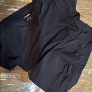 Jaanuu Classic Black V-Neck Scrub Top